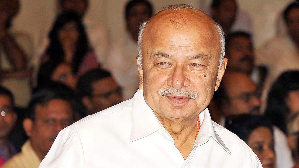New Delhi: पूर्व केंद्रीय गृह मंत्री और कांग्रेस नेता Sushil kumar Shinde ने राजनीति से लिया संन्यास, जानें वजह?